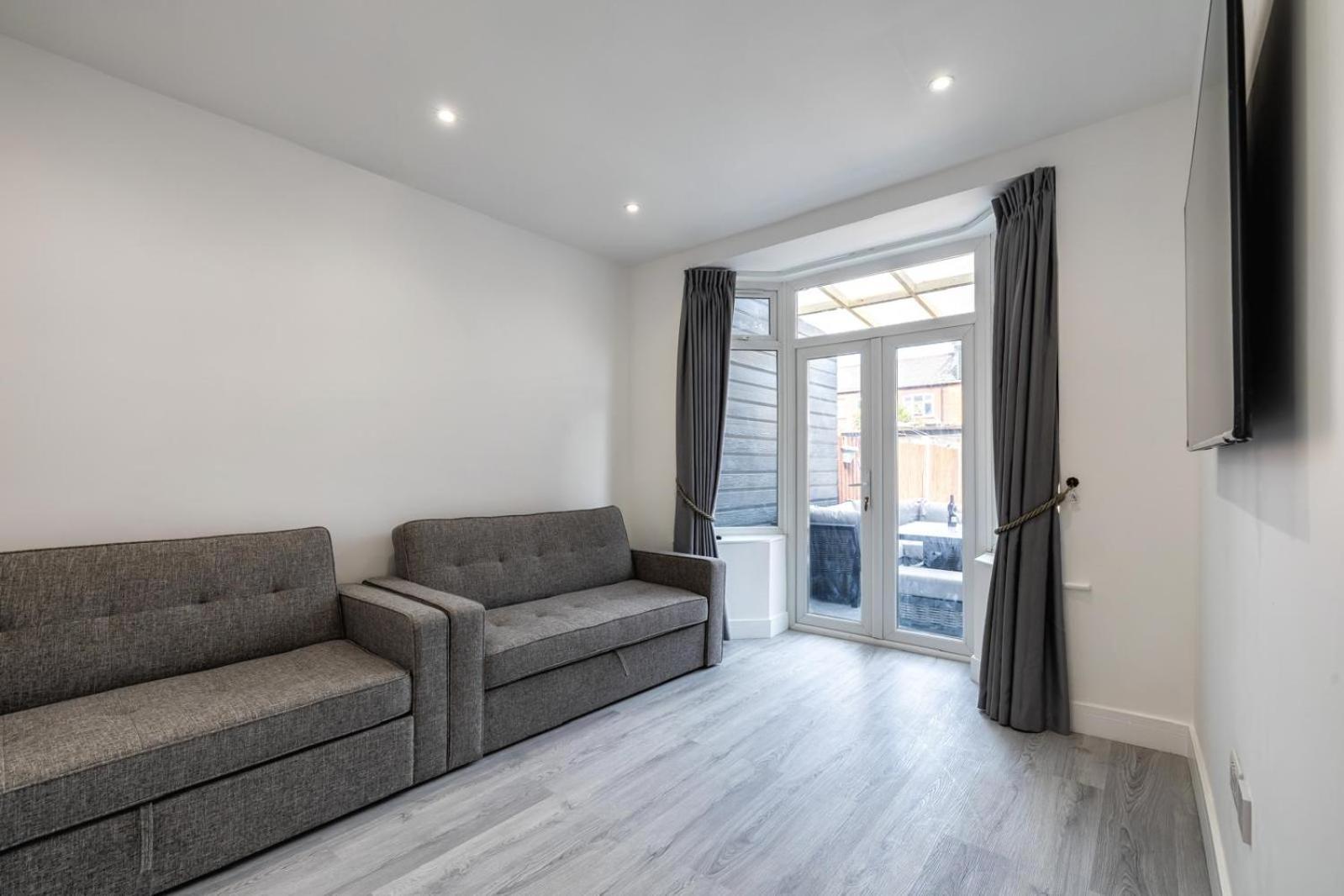 Modern Home With Driveway Parking For 2 Vehicles, Near Tottenham Hotspur Stadium, White Hart Lane Train Station ロンドン エクステリア 写真
