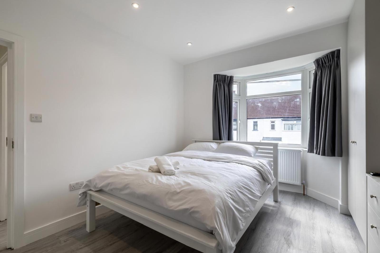 Modern Home With Driveway Parking For 2 Vehicles, Near Tottenham Hotspur Stadium, White Hart Lane Train Station ロンドン エクステリア 写真