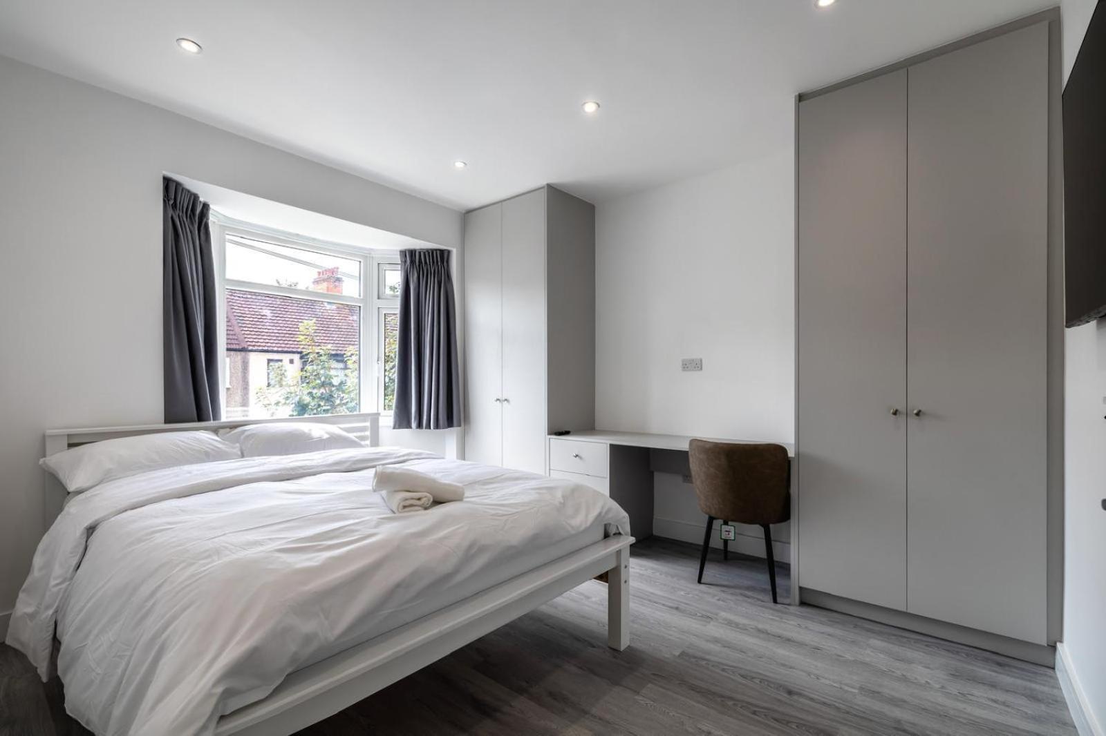 Modern Home With Driveway Parking For 2 Vehicles, Near Tottenham Hotspur Stadium, White Hart Lane Train Station ロンドン エクステリア 写真
