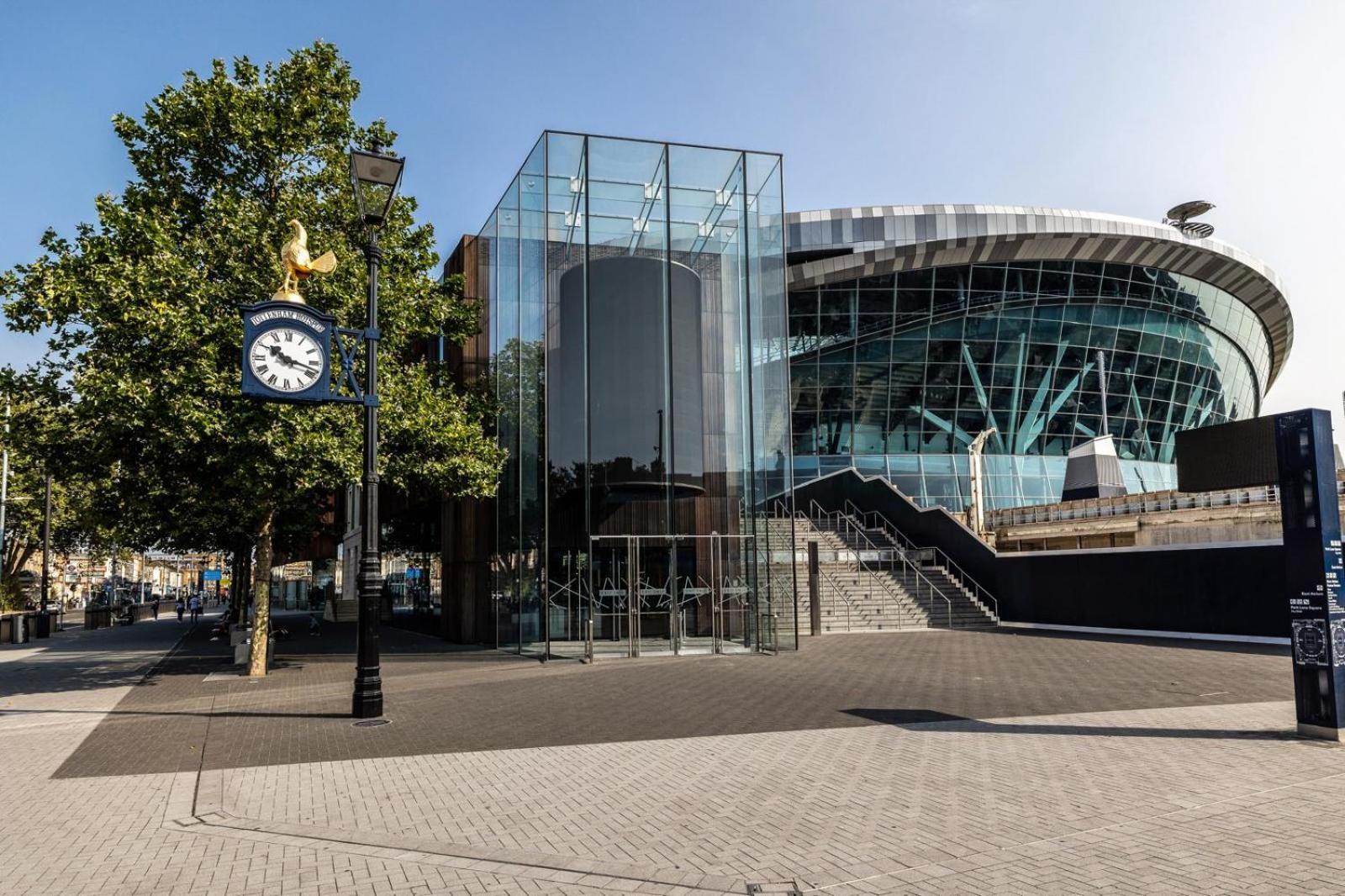 Modern Home With Driveway Parking For 2 Vehicles, Near Tottenham Hotspur Stadium, White Hart Lane Train Station ロンドン エクステリア 写真