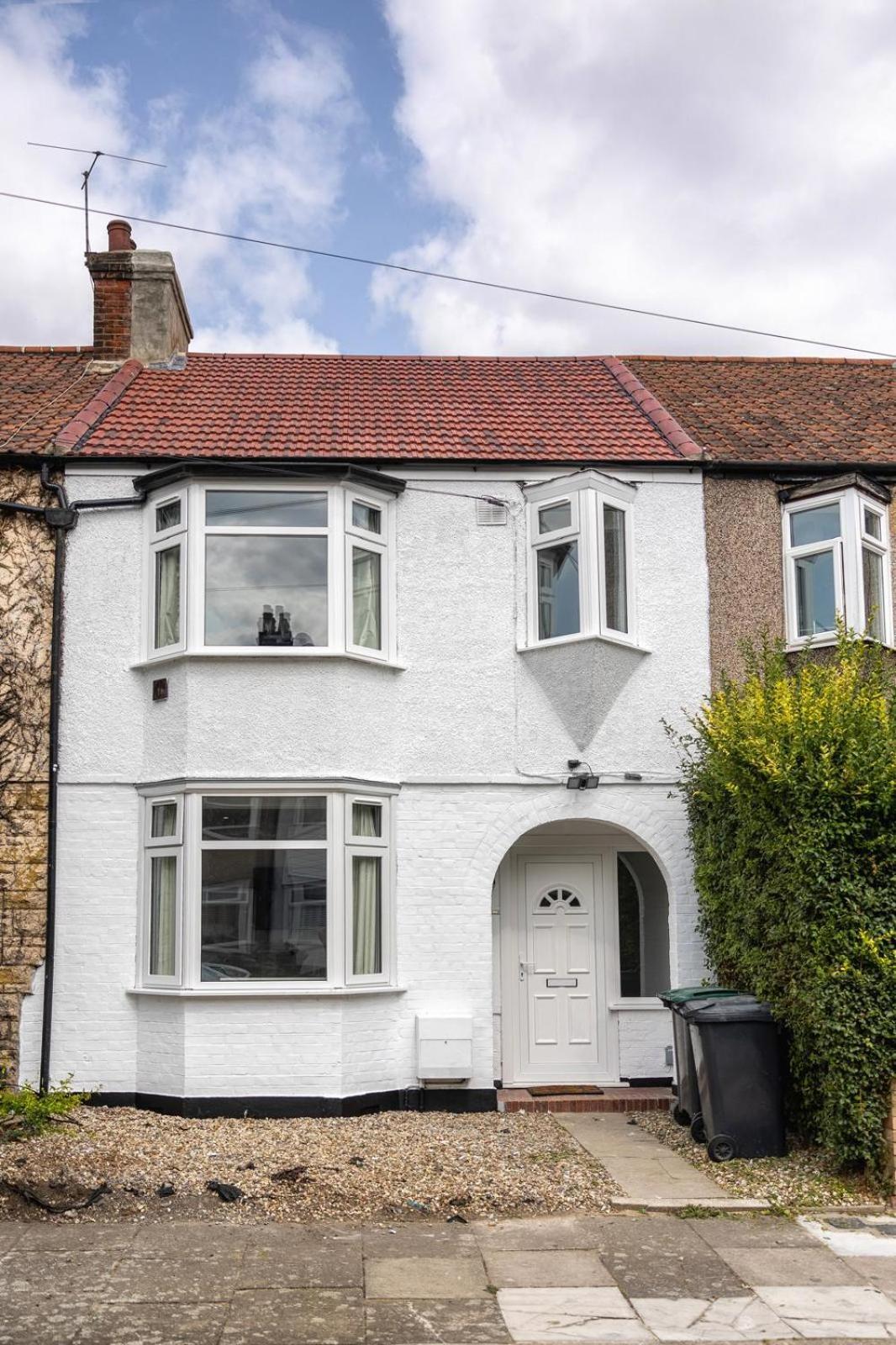 Modern Home With Driveway Parking For 2 Vehicles, Near Tottenham Hotspur Stadium, White Hart Lane Train Station ロンドン エクステリア 写真